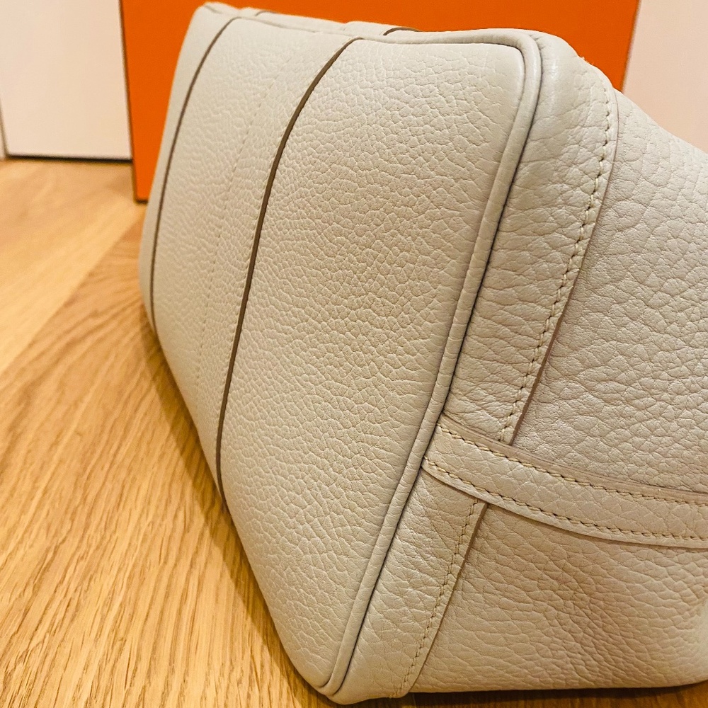 Hermes Light Gray/Cream Leather Tote - Picture 2 of 13